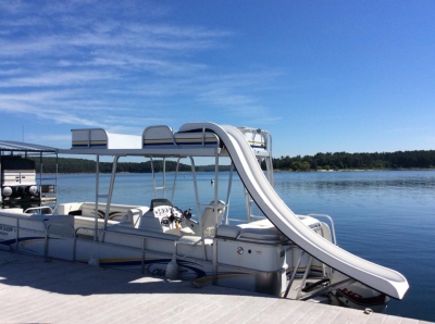 Pontoon for rent on Norfork Lake